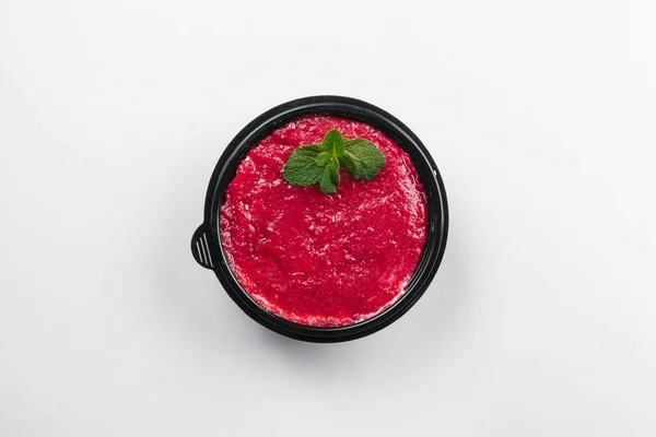 Vista Superior Nutrición Adecuada Sopa Remolacha Fría Caja Sobre Fondo —  Fotos de Stock