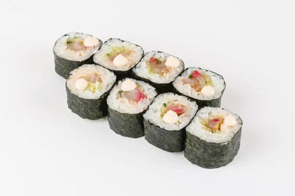 Rolos Sushi Japoneses Tradicionais Fundo Branco — Fotografia de Stock