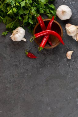 Sebze ve açık gri renkli düzenlenmiş türler