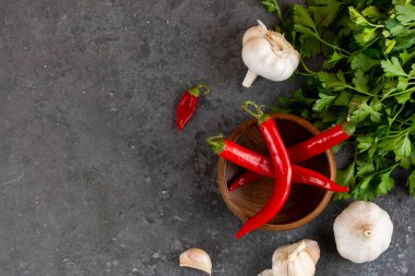 Sebze ve açık gri renkli düzenlenmiş türler