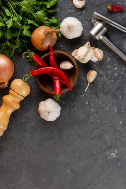 Sebze ve açık gri renkli düzenlenmiş türler