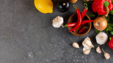 Sebze ve açık gri renkli düzenlenmiş türler