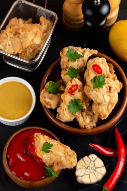 Sos ile kızarmış Nuggets 