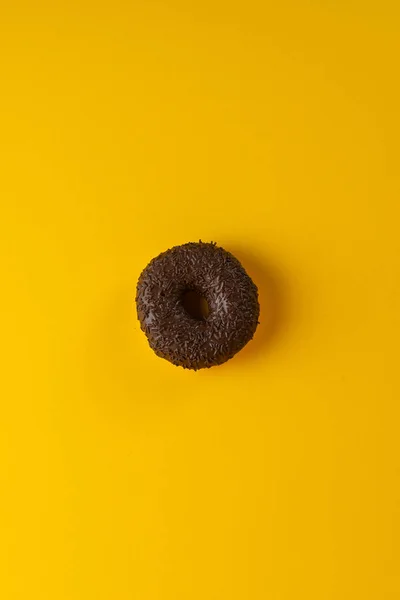 Donut Sobre Fondo Brillante — Foto de Stock