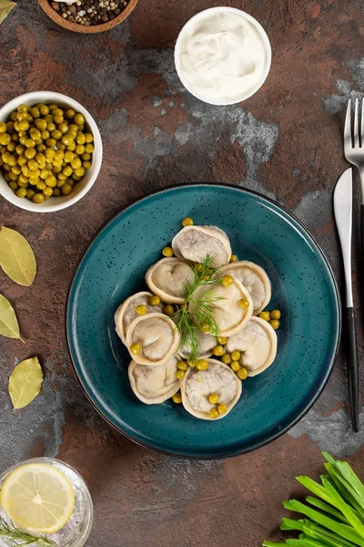 Albóndigas Caseras Hervidas Con Guisantes Verdes —  Fotos de Stock