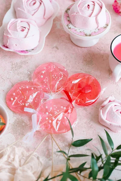 Permen Buatan Sendiri Pink Dalam Bentuk Mawar Dan Permen Tongkat — Stok Foto