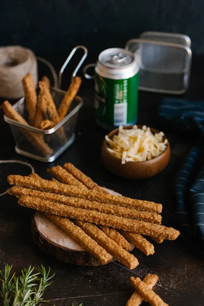 Paus Queijo Crocante Prato Escuro — Fotografia de Stock