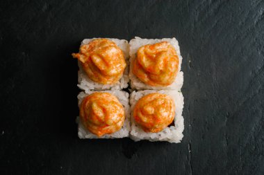 geleneksel Japon suşi rulo 