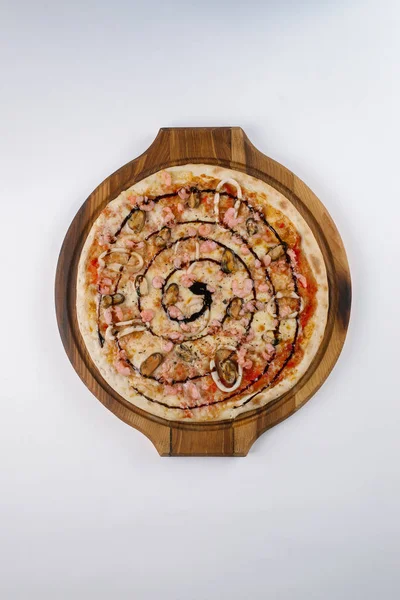 Pizza Italienne Appétissante Sur Planche Bois — Photo