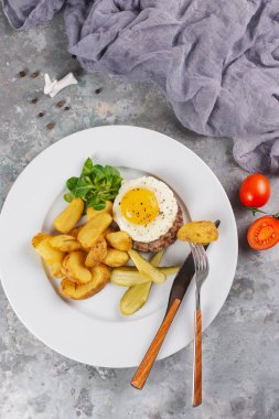 yumurta ile patates kızartması