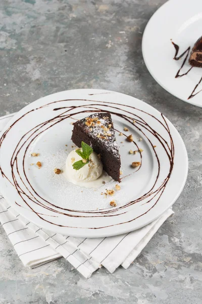Stück Süßer Hausgemachter Kuchen Serviert Auf Weißem Teller — Stockfoto