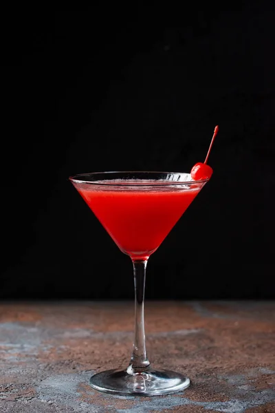 Färska Cocktail Mörk Bakgrund — Stockfoto