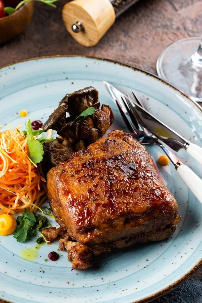 Grilled Meat Salad — Stock Photo, Image