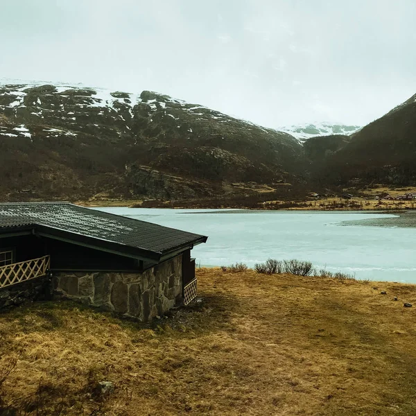 Hütte Verschneiter Berglandschaft Bei Flam Norwegen — Stockfoto