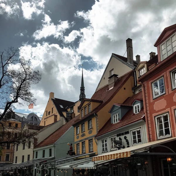 Låg Vinkel Utsikt Över Traditionella Byggnader Townscapen Riga Lettland — Stockfoto