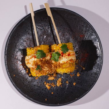 beyaz arka planda geleneksel Meksika yemekleri