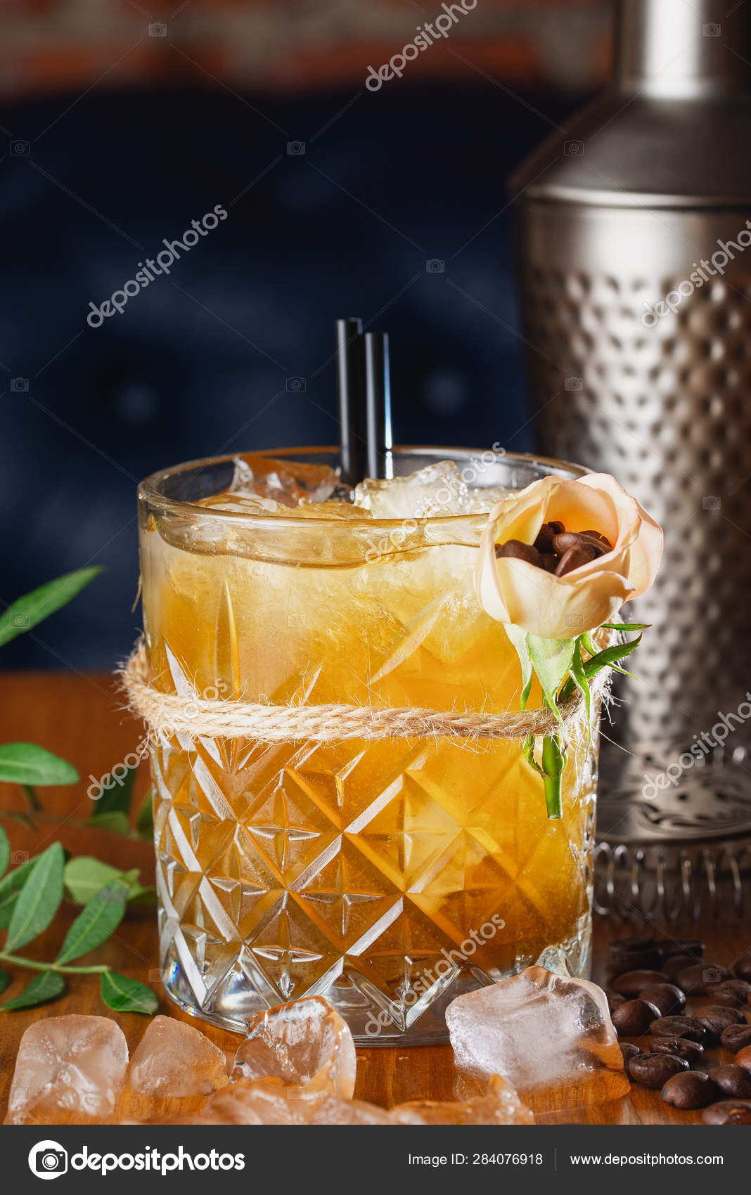 Limonade Glas Und Trinkhalme Stockfotografie Lizenzfreie Fotos C Tytbil88 284076918 Depositphotos