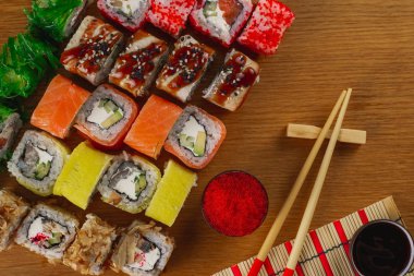 lezzetli suşi seti, geleneksel Asya yemekleri