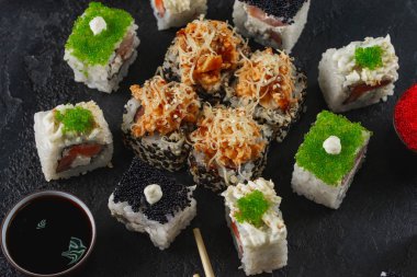 lezzetli suşi seti, geleneksel Asya yemekleri