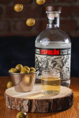 kavanoz ve zeytin lezzetli bal