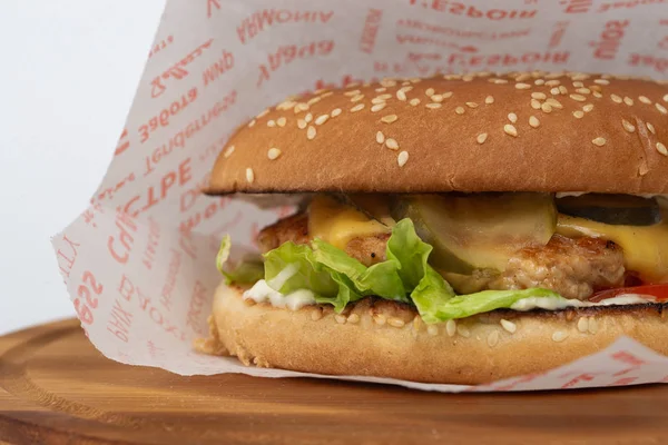 Biftek ve peynirli hamburger