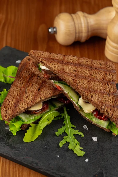 Deliciosos Bocadillos Con Carne Primer Plano — Foto de Stock