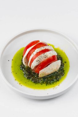 İtalyan mozzarella peyniri ve domates salatası