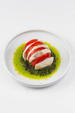 İtalyan mozzarella peyniri ve domates salatası