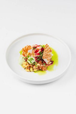 ton balığı ve havyar ile asya salatası