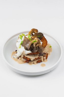 mantar ve sos ile patates flapjacks