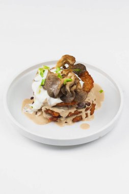 mantar ve sos ile patates flapjacks