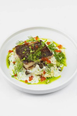 sebze ve havyar ile balık