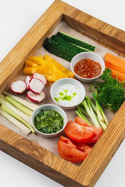 Surtido Verduras Frescas Con Salsas — Foto de Stock