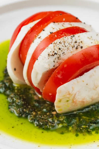 İtalyan mozzarella peyniri ve domates salatası