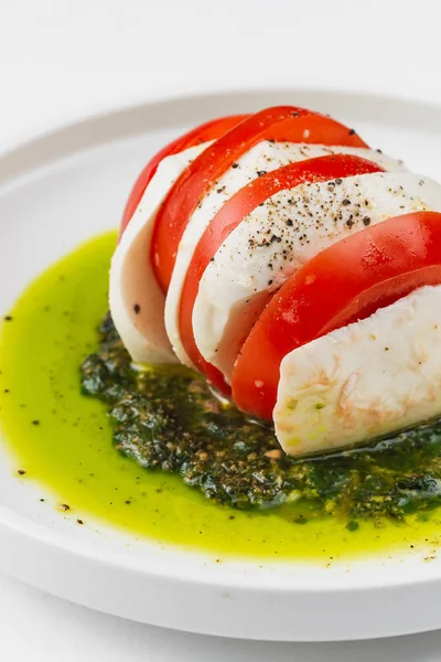 İtalyan mozzarella peyniri ve domates salatası