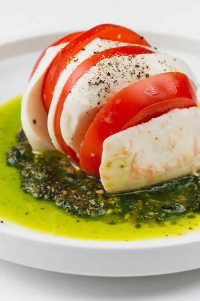 İtalyan mozzarella peyniri ve domates salatası