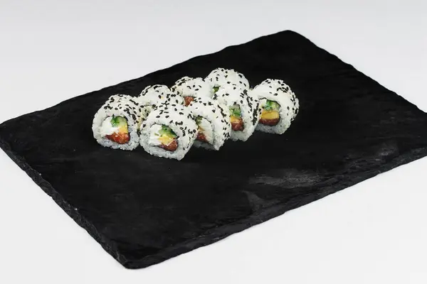 Ízletes Friss Sushi Fekete Háttér — Stock Fotó