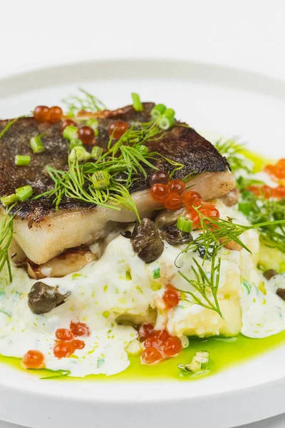 sebze ve havyar ile balık