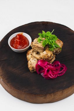 ketçap ve sebze ile ftied tavuk eti