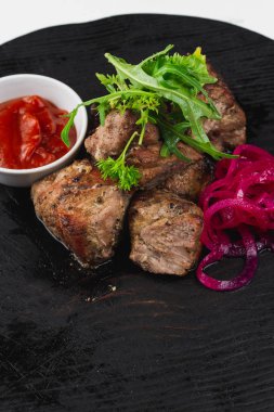 ketçap ve sebze ile ftied tavuk eti