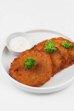 sos ve maydanoz ile ızgara kızarmış biftek 