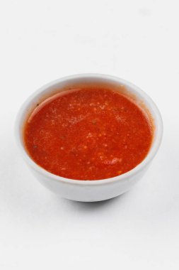 lezzetli borş, kırmızı çorba, beyaz kase