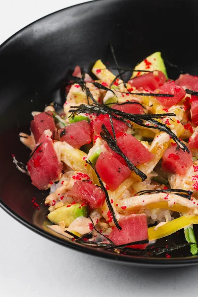 Deliciosa Ensalada Asiática Tazón Negro —  Fotos de Stock