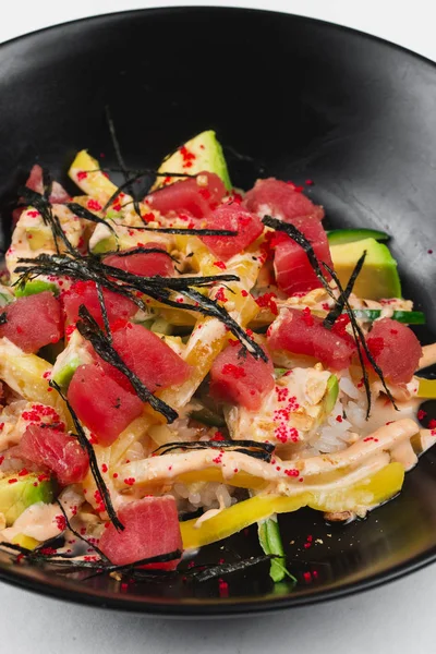 ton balığı ve havyar ile asya salatası