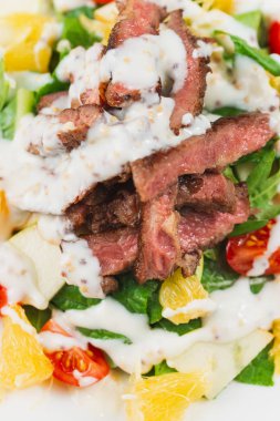 Et ve ıspanak ile taze papaya salatası 