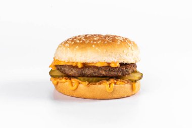 Beyaz arkaplanda hamburger