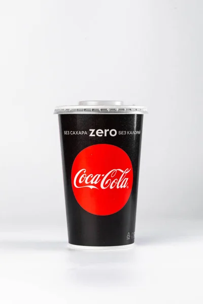 Kaffeetasse Mit Roten Und Schwarzen Plastikbechern — Stockfoto