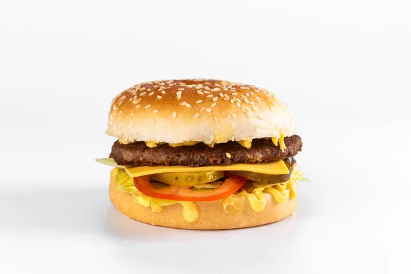 Smakelijke Hamburger Witte Achtergrond — Stockfoto