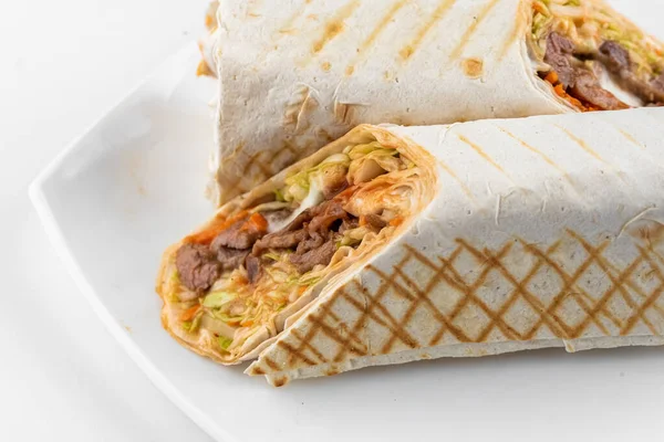 Jambonlu Shawarma Beyaz Tabakta Peynir — Stok fotoğraf