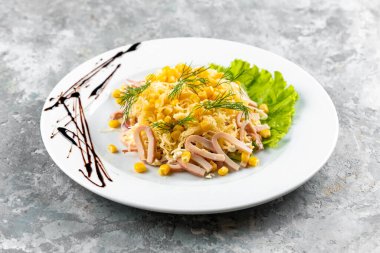 Mısır tohumu, nohut ve kızılcık dilimlenmiş et.